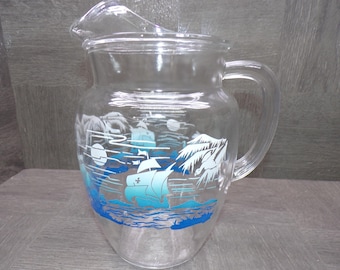 2602 Anchor Hocking 9.5" Vintage 1960's Glass Pitcher w/ Ice Catcher Sailboats, Seagulls & Waves - Great Condition