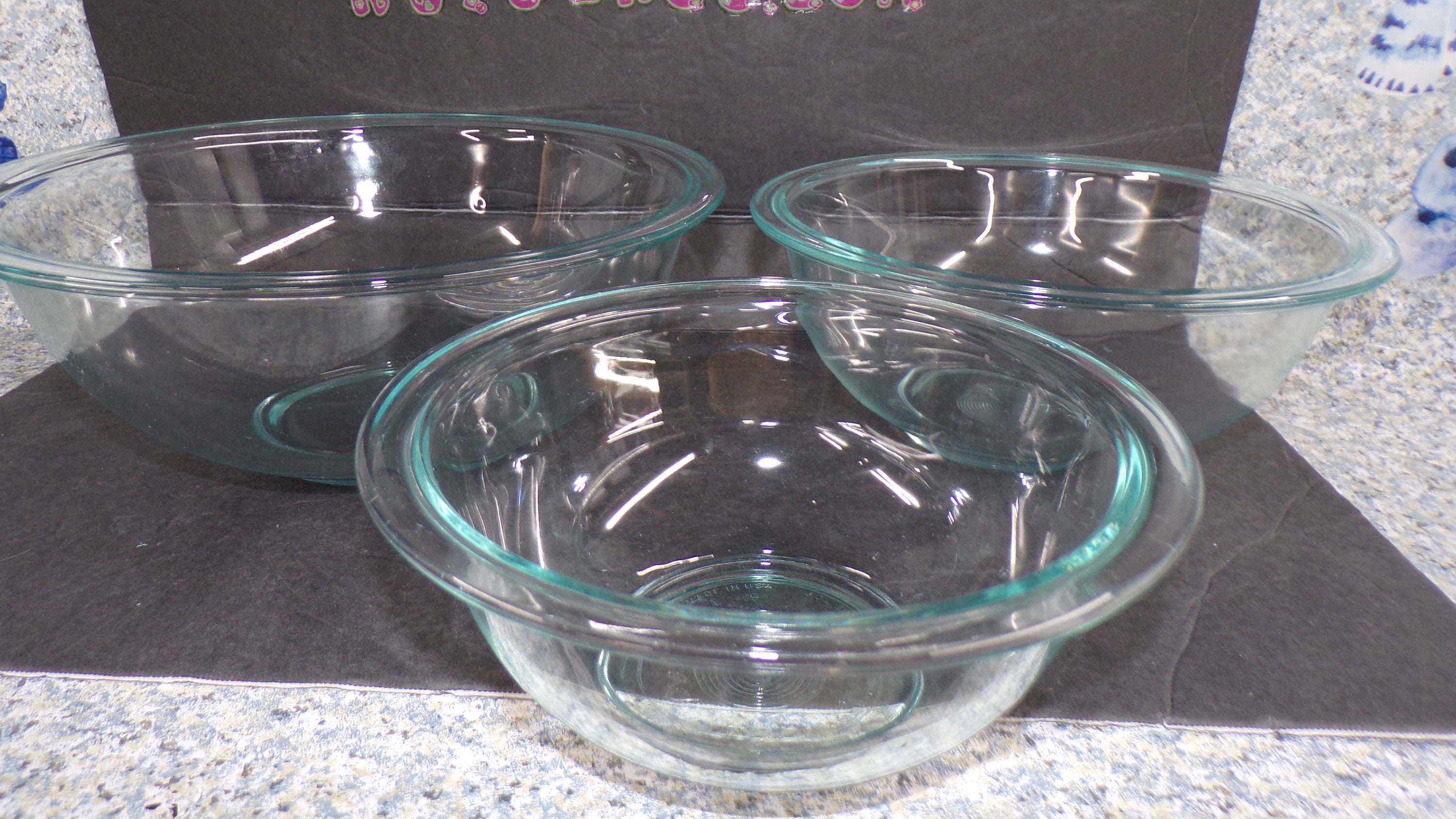 Pyrex 323 1.5qt and 325 2.5qt Glass Mixing Bowls - 2-Pack