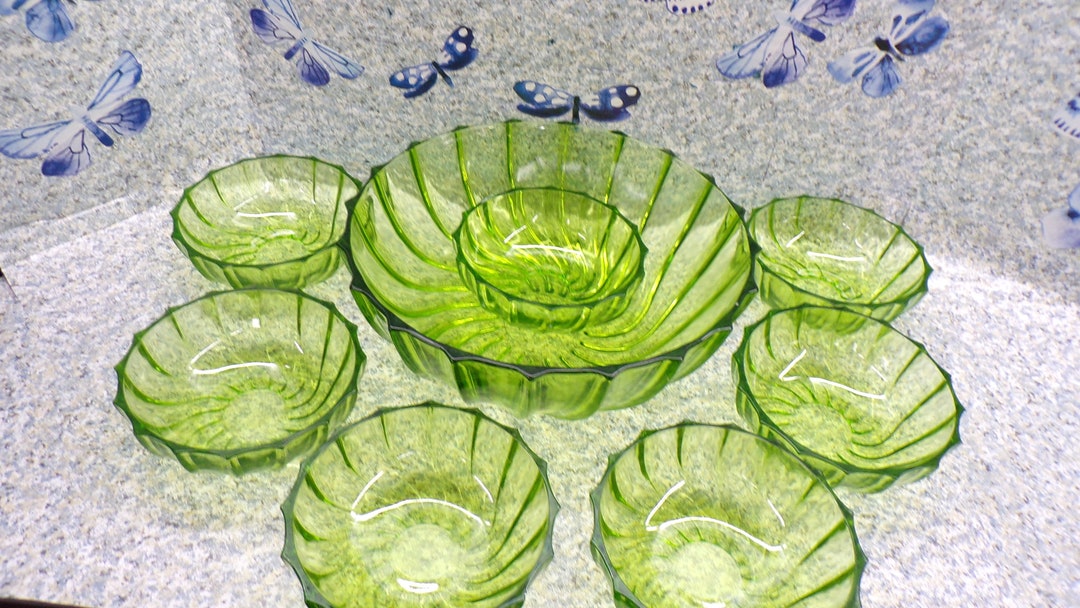 2211 Green Glass Embossed Twist Swirl Pattern Bowl Set Beautiful