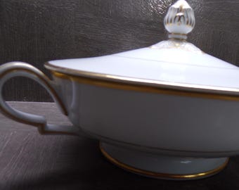 2609 Noritake Regency Vintage Fine China Double Handle Covered Vegetable Serving Bowl Ivory w/ Gold Accents