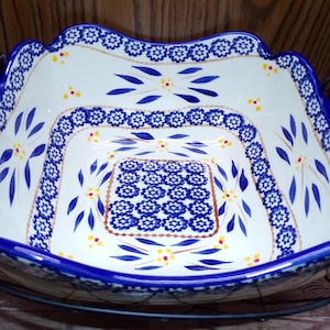 2508 Temptations Old World Ovenware by Tara 2.5 qt Casserole Dish with Cradle - Great Condition