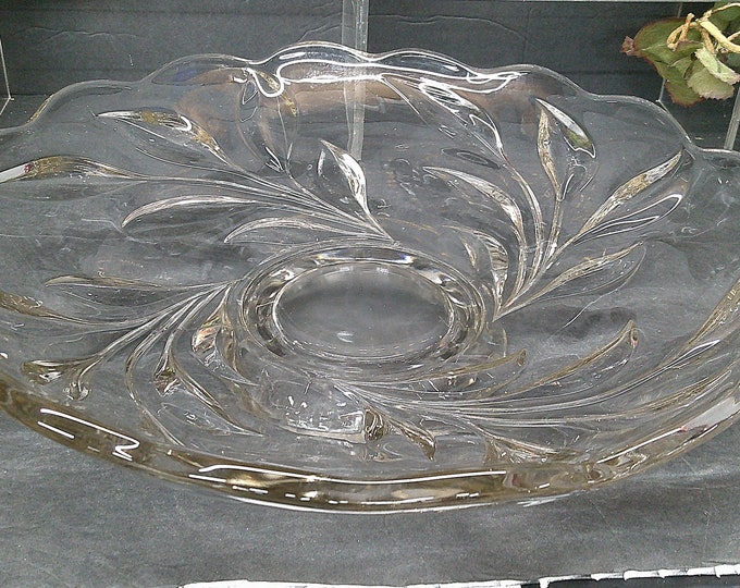 2401 Indiana Glass Willow Oleander 12" Vintage clear Round Footed Fruit Bowl Centerpiece - Great Condition
