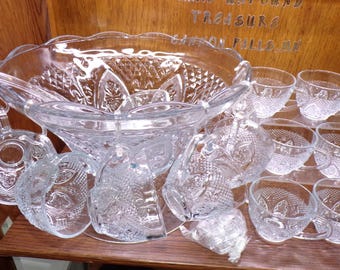 2503 KIG Glass 27 pc Fleur De Lis Punch Set - 8.5 qt Bowl, Base, Ladle, 12 Cups & 12 Hooks Diamond Pattern, Hearts and Roses- Excellent Cond