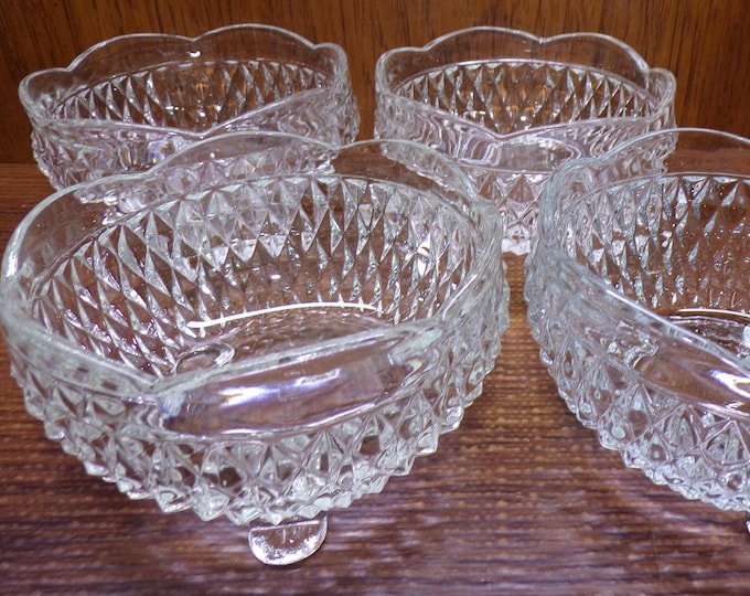 2507 Indiana Glass 5" Diamond Point Clear Vintage 3 Footed Bowl Set of 4 Scalloped Rim - Pre-owned Great Condition