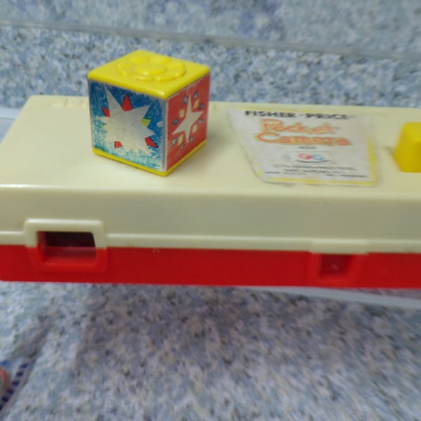 Fisher-Price Vintage pocket camera - Works - Views Multiple Preloaded Vintage Animal Pictures