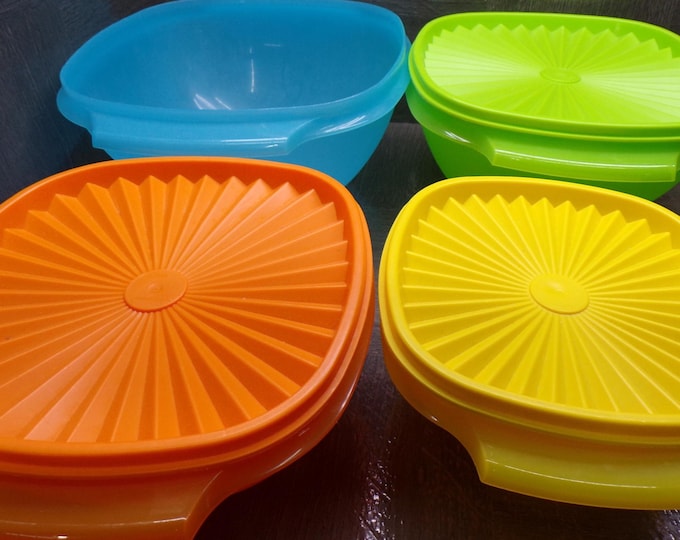 2603 Tupperware Servalier 7 pc Set 4 Vintage Containers w/ 3 Starburst Lids -  One Lid Missing - Good Condition Some Scratches Inside