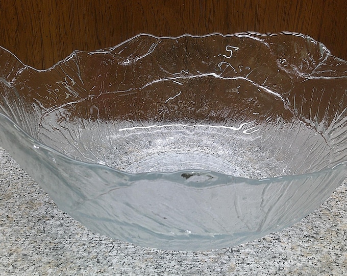 2408 Viking Glass 12" Cabbage Leaf Textured Vintage Centerpiece / Serving Bowl - Great Condition