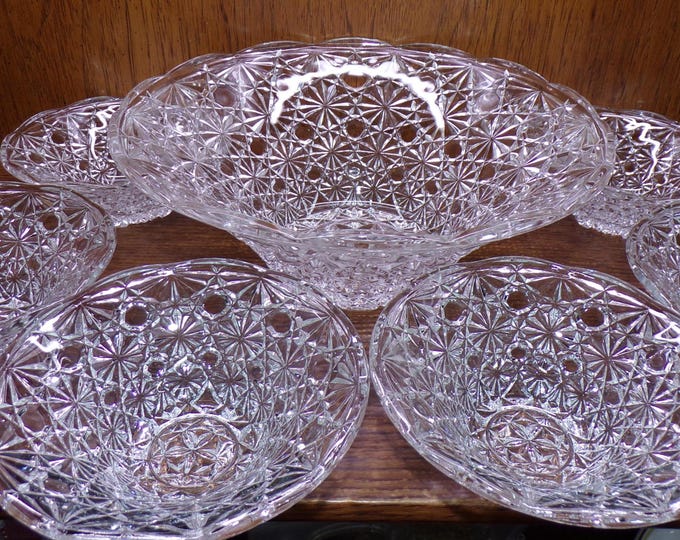 2506 Daisy & Button 7 pc Vintage Clear Glass Salad Bowl Set - (1) 10.25 and (6) 5.5" - Great Condition Very Beautiful