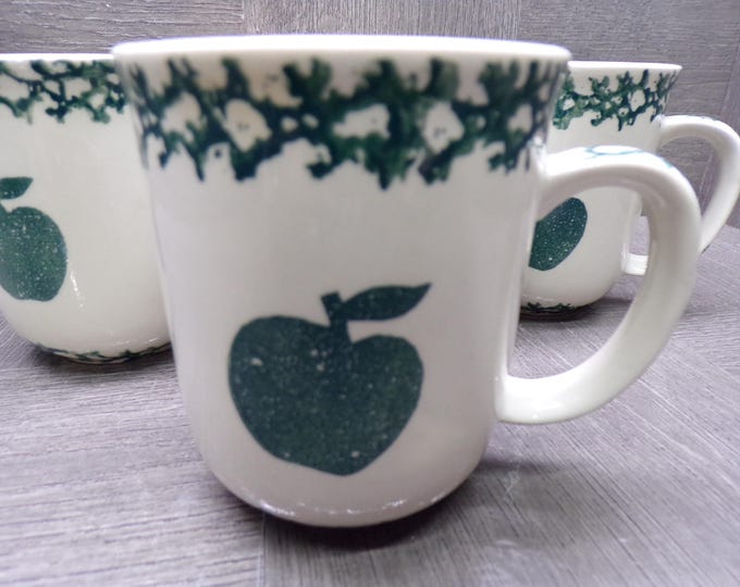 2603 Folkcraft Green Sponge Apple 3.75" 10 oz Cups / Mugs Set of 7 by Tienshan Stoneware - Great Condition
