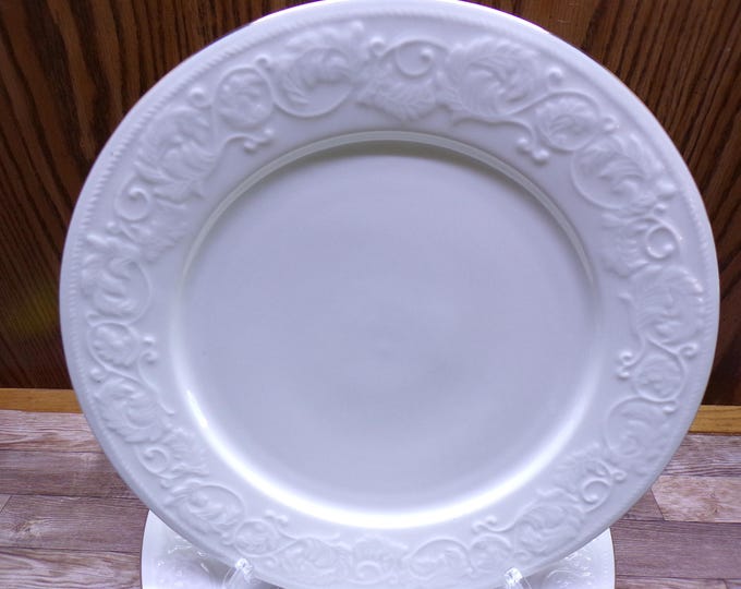 2509 Farberware Fine China Calais Vintage 2001 10.5" Dinner Plates Set of 5 Leaf Pattern Gold Rim - Good Condition