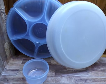 2509 Tupperware 13.5" Light Blue Vintage Divided 3 pc Vegetable Tray Keeper Transporter w/ Frosted Cover & Dip Bowl no Lid - Good Condition