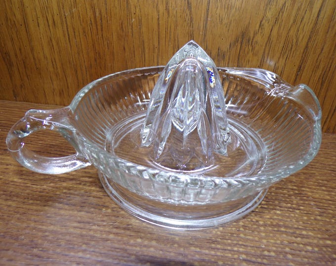 2505 Anchor Hocking Glass 6.5"Ribbed Reamer Juicer Vintage - Great Condition