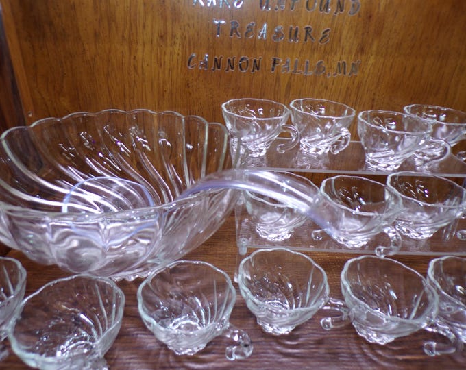 2505 Hazel Atlas Colonial Swirl 17 pc Crystal Glass Punch Bowl Set - 11" x 6" Bowl, 15 Cups & Ladle - Great Condition