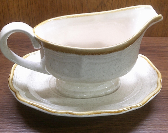 2411 Mikasa EC400 / EB801 Oven to Table Gravy Boat & Underplate - Excellent Condition