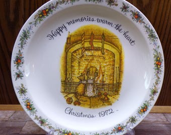 2511 Holly Hobbie Christmas 1972 Happy Memories Warm the Heart 10" Vintage Commemorative Plate by American Greetings Corp - Great Condition