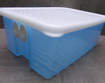 2609 Tupperware Blue FridgeSmart 9"x6"x3" Refrigerator Container w/ Vents & White Lid
