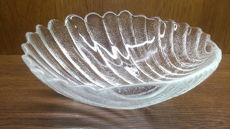 Anchor Hocking Textured Glass Clam Shell Bowl