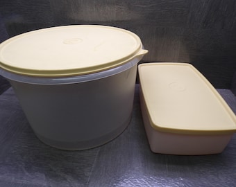 2605 Pair of Tupperware Vintage Containers w/ Tan Lids
