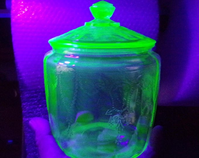 2507 Anchor Hocking 1920's Princess Green Uranium Vaseline Glass (GLOWS) Cookie Biscuit Jar w/ Lid - Good Condition Tiny Chip on Lid & Rim