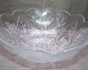 2609 Pasari Crystal Livia 9" Textured, Paneled Rose Decorative Bowl