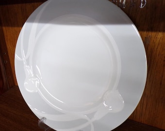 2505 Mikasa Classic Flair Gray LDB03 Fine China Calla Lily 12" Round Platter / Chop Plate - Great Condition