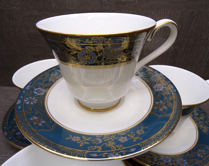 2602 Royal Doulton Carlyle Vintage English Fine Bone China 8 pc Set - 4 Cups & 4 Saucers Made in England - Great Condition