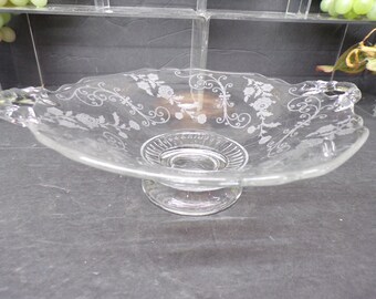 2308 Cambridge Glass Elaine 7.5" Etched Double handle Bon-Bon Dish