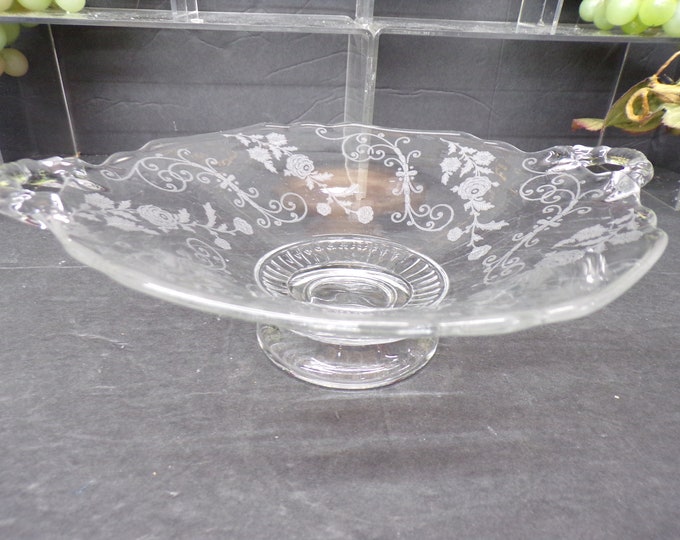 2308 Cambridge Glass Elaine 7.5" Etched Double handle Bon-Bon Dish - Good Condition- No Chips or Cracks