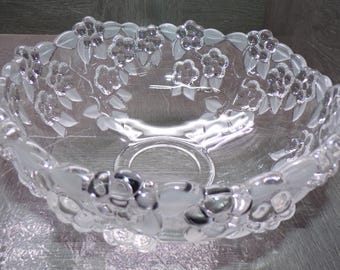 2609 Mikasa Carmen WaltherGlas 8.5" Holly and Berry Vintage Decorative Bowl