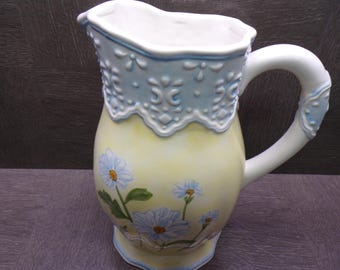 2605 Block Basics Daisy Chain 2 Qt. Vintage 2001 Pitcher