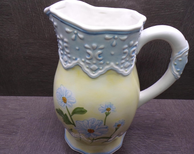 2605 Block Basics Daisy Chain 2 Qt. Vintage 2001 Pitcher