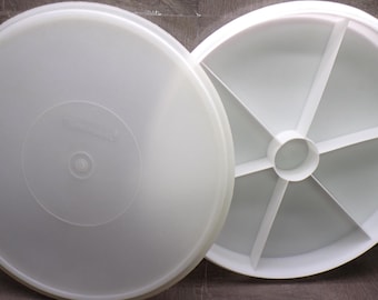 2608 Tupperware 12" Round Divided Vintage Platter Tray with Lid - Veggie, Pizza, Pie - Great Condition No Handles