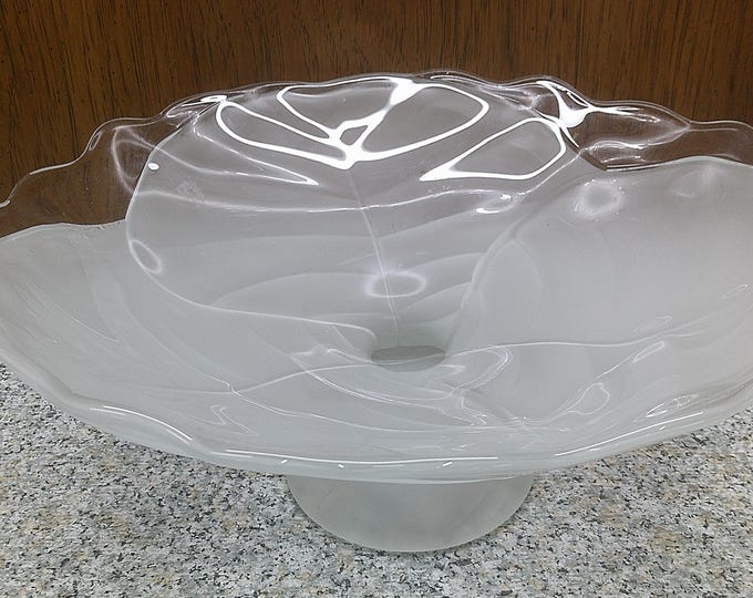 2408 Viking Glass Large 11" Frosted Clear Leaf Footed Console Centerpiece Bowl - Great Condition