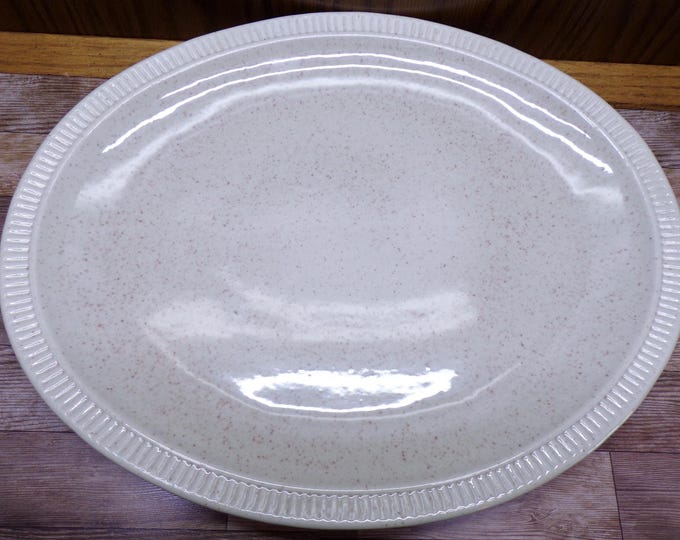 2509 Red Wing Pottery 12.5" x 10" Beige Sand Oval Platter USA - Excellent Condition