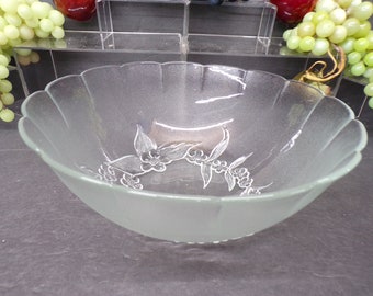 2308 KIG Indonesia Scalloped Glass Flowered Textured 10" Vintage Serving Bowl
