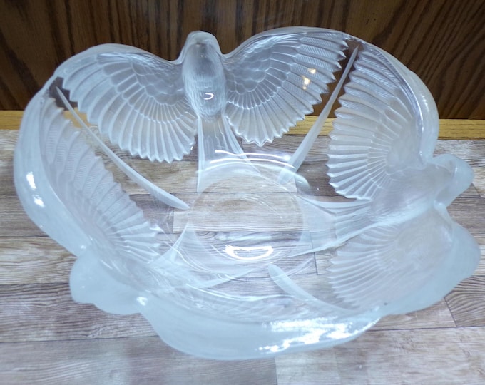 2509 Crystal D Arques France 10.5" Genuine Lead Crystal Frosted Doves Bowl - Good Condition But has Some Hard to See Smooth Chips on Rim