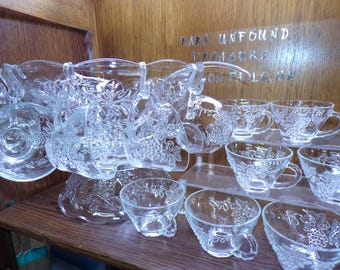 2503 Anchor Hocking "Vintage" 27 pc Harvest Grape Punch Bowl Set - 6 qt Bowl, Base, Ladle, 12 Cups & 12 Hooks - Great Condition
