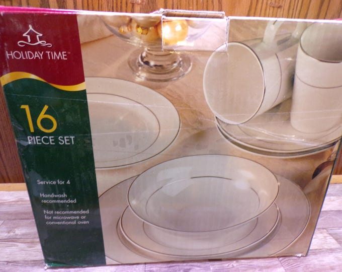 2509 Gibson Holiday Time Platinum Rim China Dinnerware 16 pc Set - Excellent Condition in Original Box