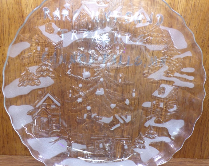 2506 Crystal Clear Studios Christmas Village 13" Clear / Frosted Raised Rim Platter - Great Condition