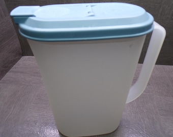 2609 Tupperware Slimline 2 qt. Juice Pitcher Frosted Clear w/ Blue Lid