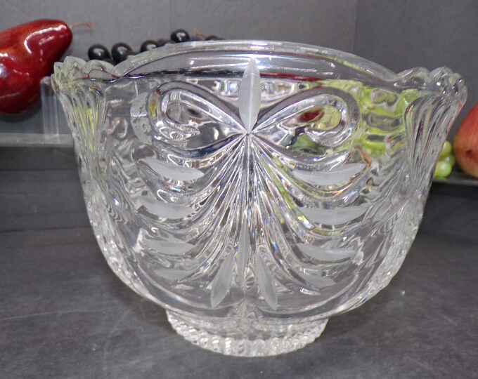 2309 Crystal Clear Madrid 9” 24% Lead Crystal Vintage Fruit Bowl Made In Poland - Great Condition No Chips or Cracks