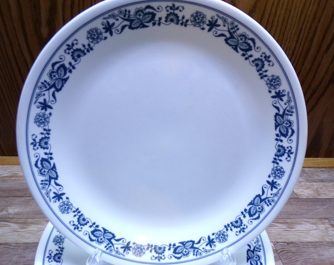 2509 Corelle Vitrelle Old Town Blue Onion 10.25" Dinner Plates set of 5 - Pretty Good Condition Some Scratches & Marks
