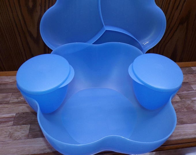2509 Tupperware 6 pc Open House Chip-n-Dip / Salad Set Light Blue Chip Bowl, Lid and 2 Dip Cups w/Lids - Great Condition
