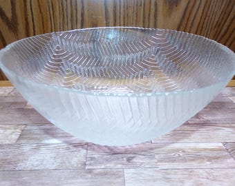 2508 Arcoroc 10" Vintage Basket Weave Wicker Style Decorative Serving Bowl Made in France - Great Condition