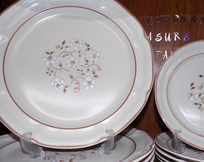 2506 Covington Idle Wild Hand Decorated 10 pc Vintage Stoneware Set- (5) 10.75" Dinner & (5) 7.5" Salad Plates - Good Cond. Light Scratches