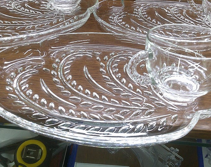 2511 Federal Glass Hospitality 8 pc Glass Snack Tray Set Vintage 1950's Homestead Wheat A-16 (4) Plates & (4) Cups - Great Condition