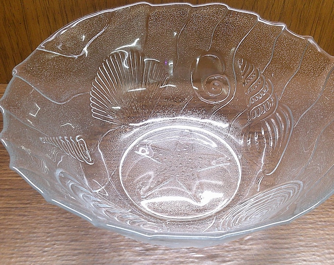 2411 Textured Clear Glass 10.25" Starfish & Seashell Ocean Floor Bowl - Great Condition No Chips