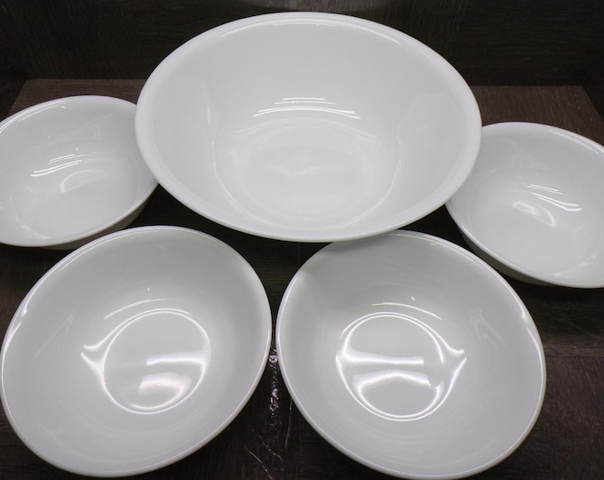 2602 Corelle Winter Frost White 5 pc Popcorn / Salad Serving Bowl Set One 10.25" Bowl & Four 6.25" Bowls - Great Condition