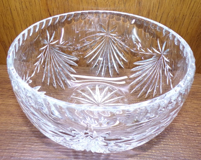 2504 Vintage Fifth Avenue Atrium Hand-Cut Full Lead Crystal 9" Bowl Made in Poland Beveled Rim - Beautiful Bowl in Great Condition