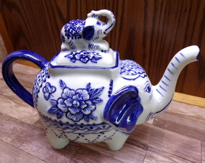 2509 Sigma Taste seller Hand-painted Elephant Teapot 8.5"x4"x6.5" Tall Made in Thailand - Great Condition